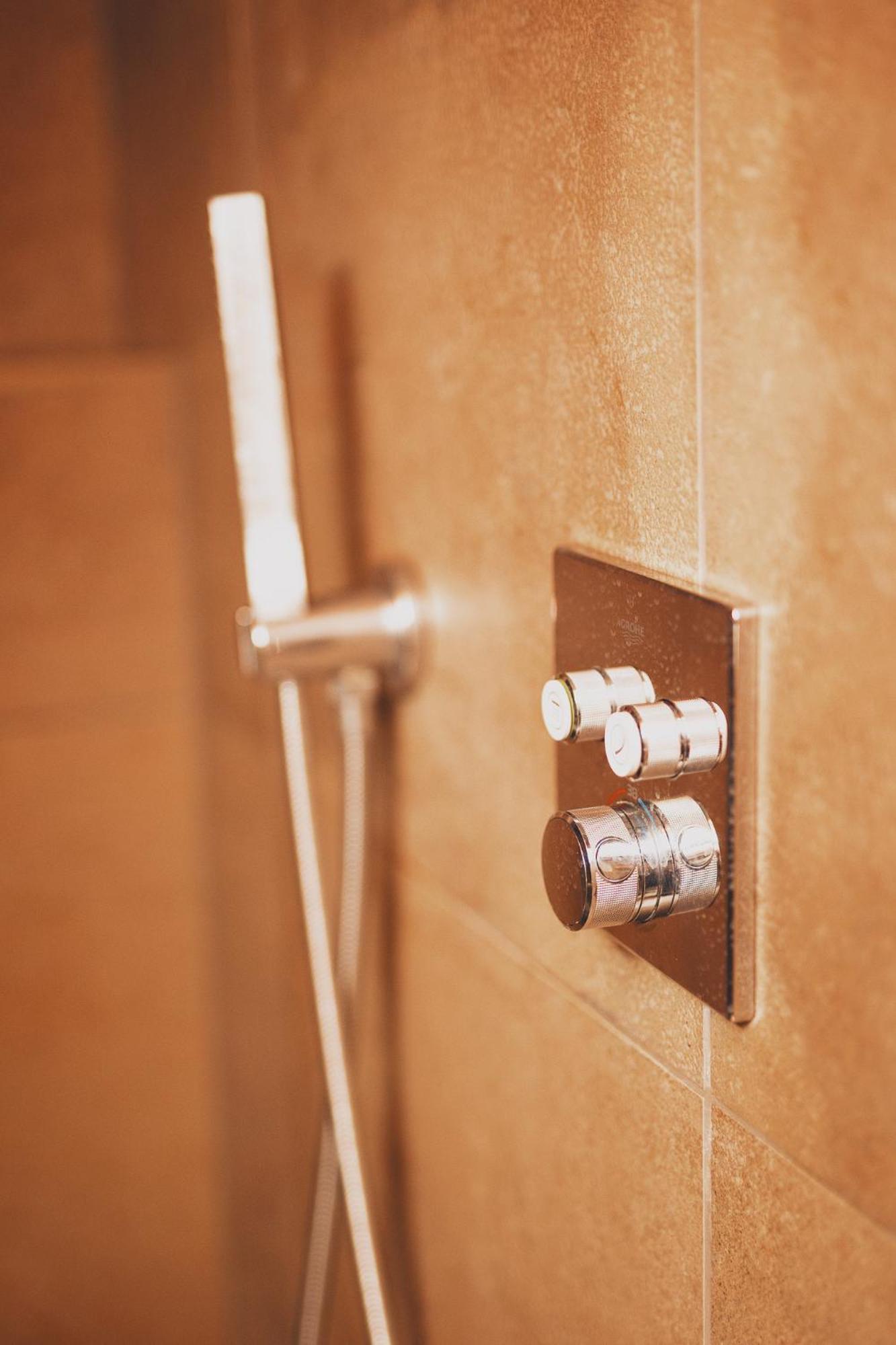 Smart Luxury - Private Gym, Hot Tub & Sauna Keflavik Bagian luar foto